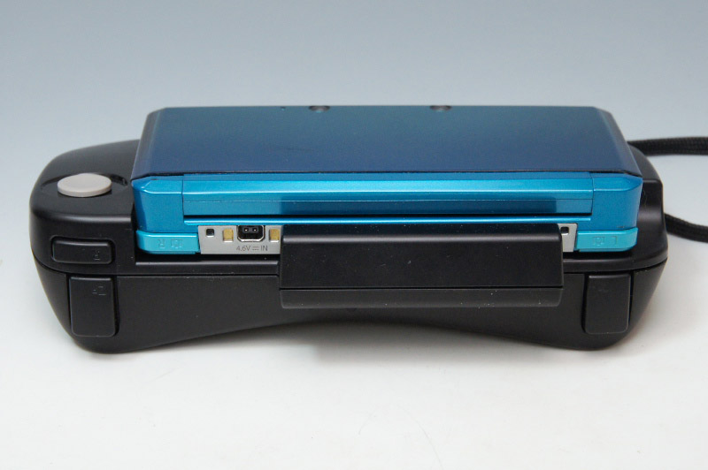 Illustration for article titled Manhandling the 3DS Add-on Slide Pad Doohickey